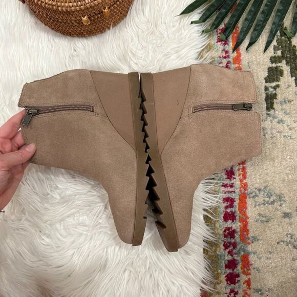 Koolaburra by UGG Tan Suede Yonela Wedge Ankle Boots Booties 10 Style 1124193 - Picture 5 of 9